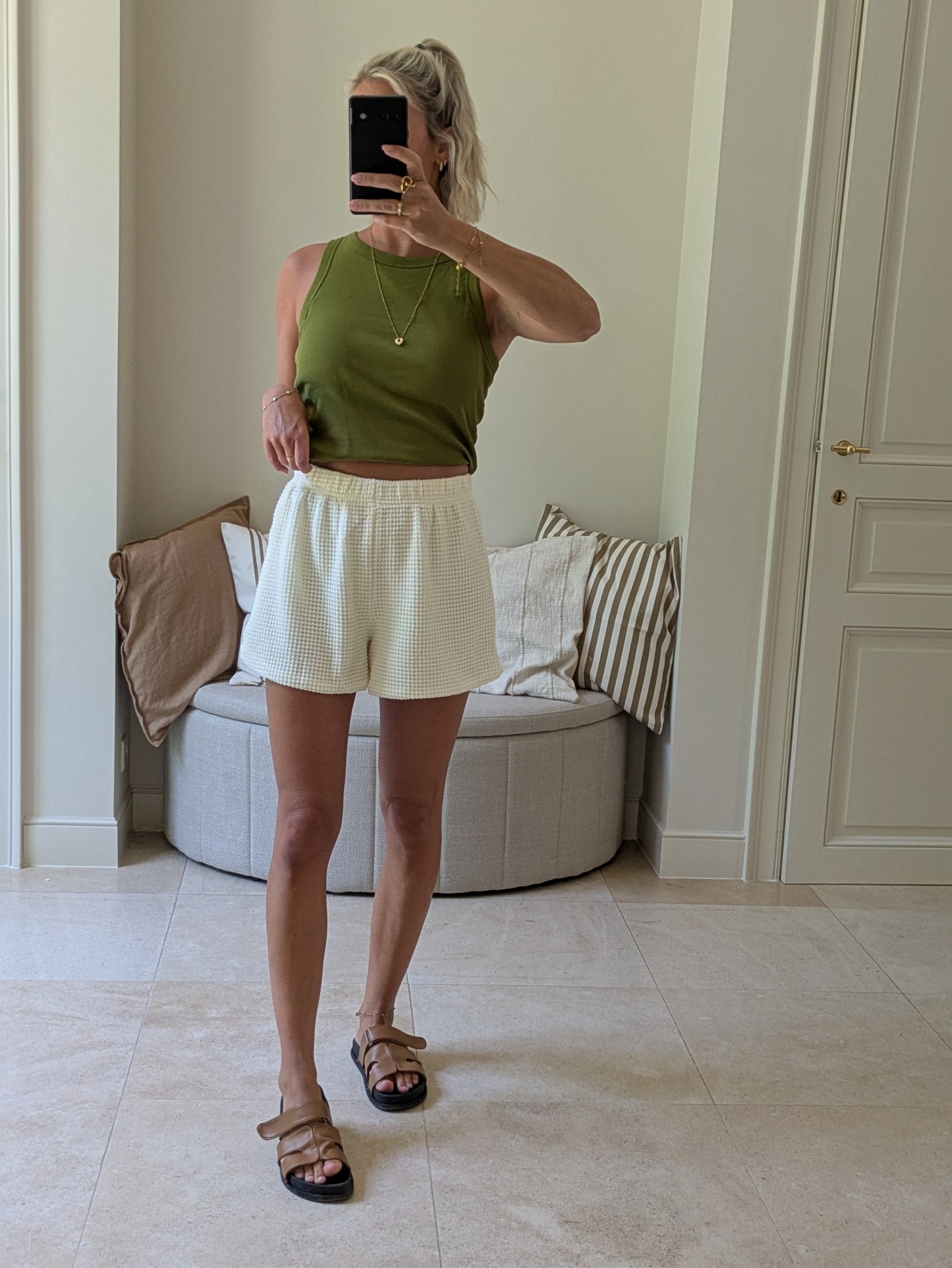 Crochet short cream