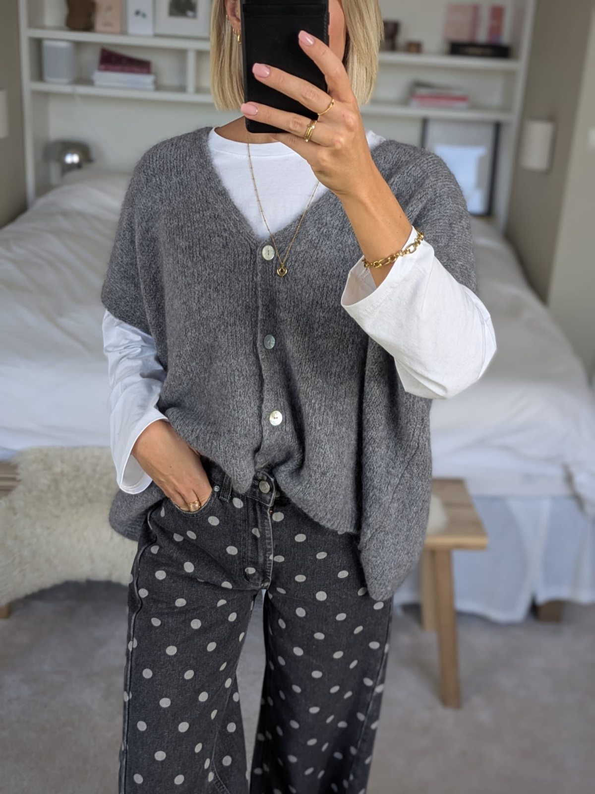 Sleeveless gilet grey