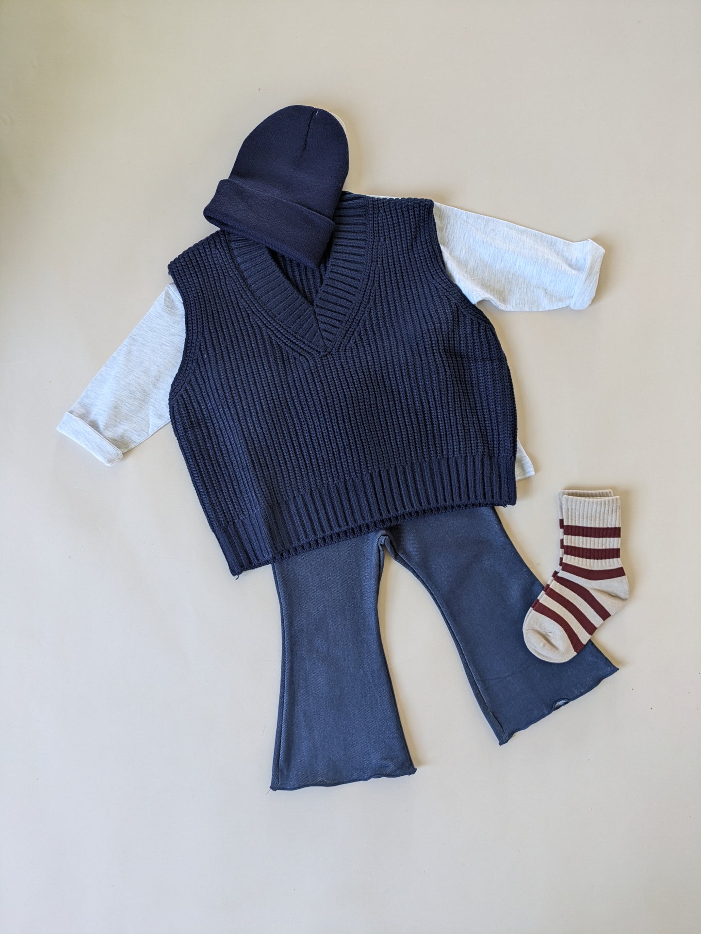 V-neck knit navy