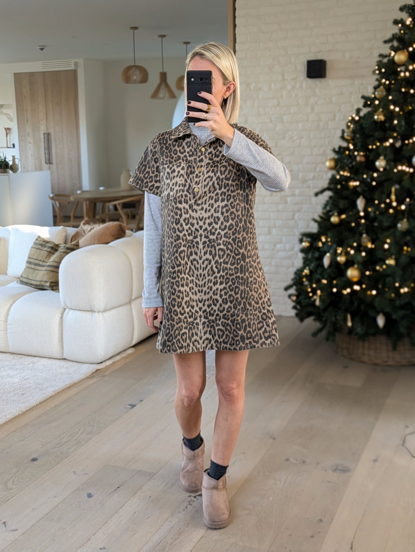 Short Leo dress