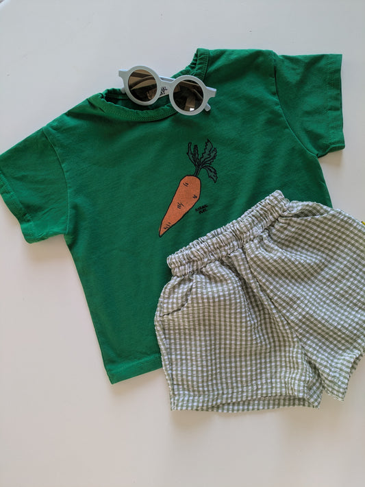 Carrot tee green