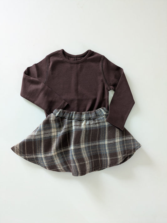 Check brown skirt