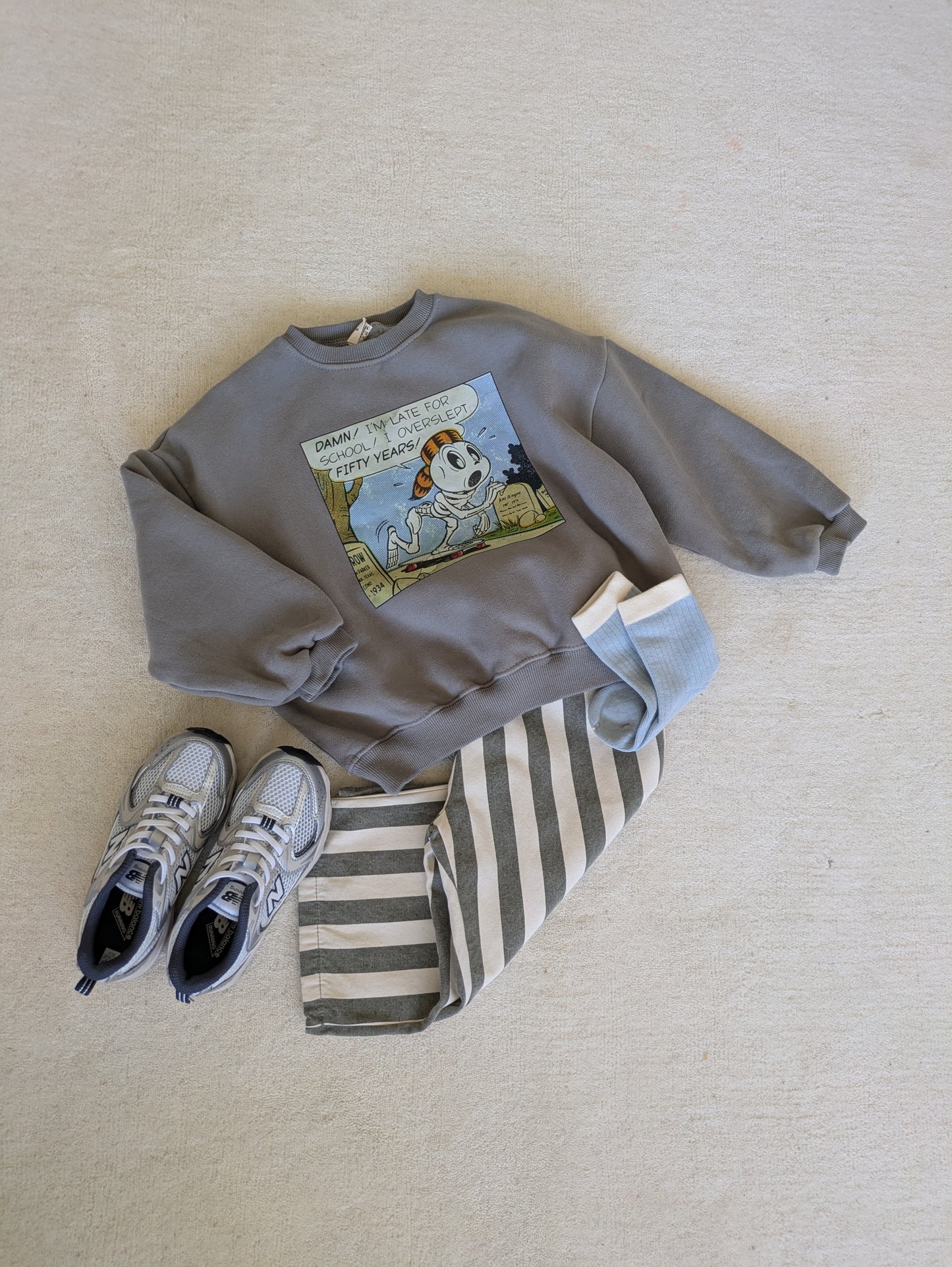 School sweater grey