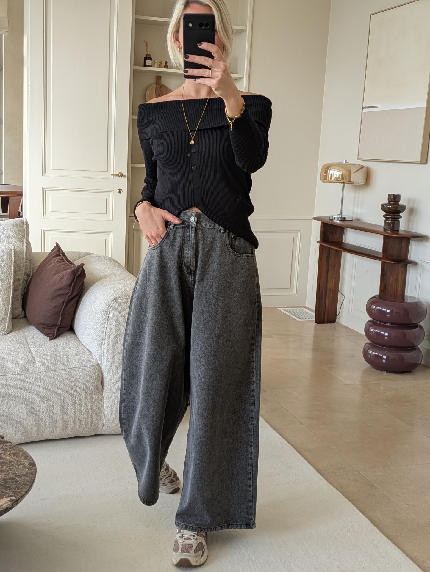 Off shoulder pull Sara black