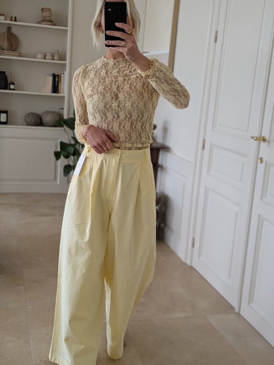 Lace top yellow