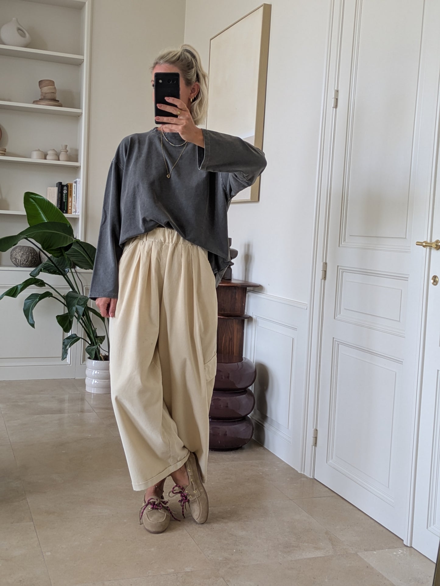 Madeleine washed longsleeve tee dark grey