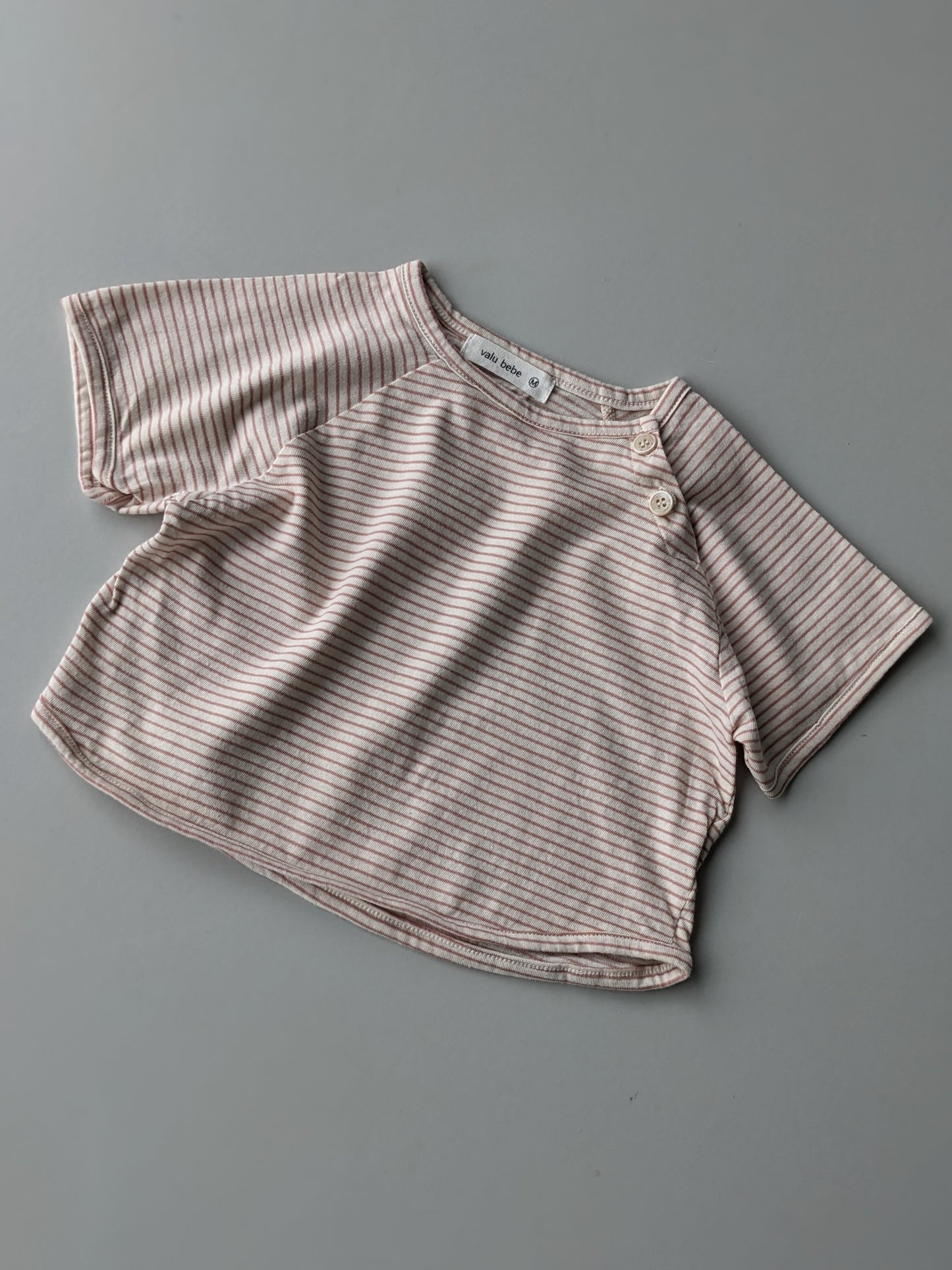 Striped t-shirt pink met knoopjes
