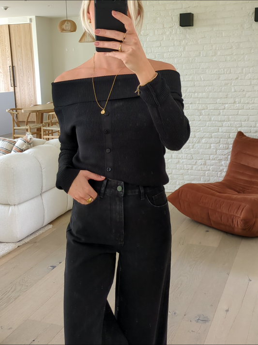 Off shoulder pull Sara black